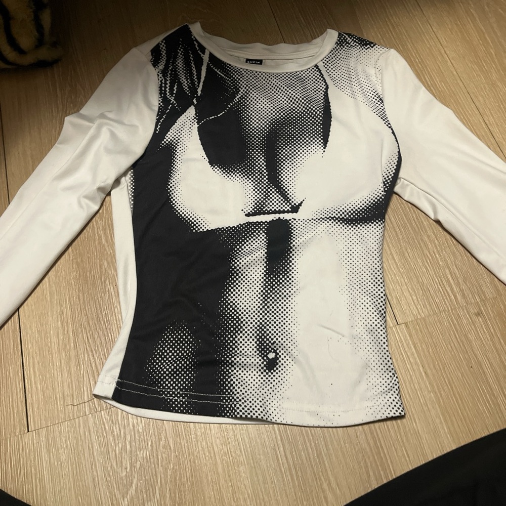Stylish Black and White Graphic Women's Top